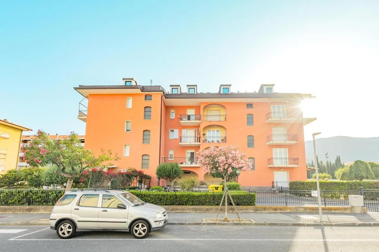 Appartamento Star House Marina dʼMarina dʼAndora 0*,  Italia